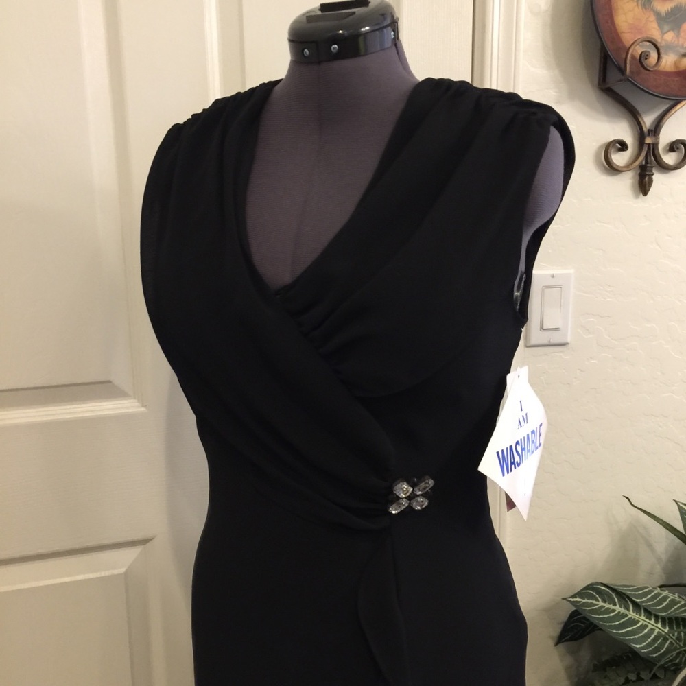 NWT ❤️”THE” black💗dress!! Gorgeous dress, it’s new with tags - Picture 14 of 16